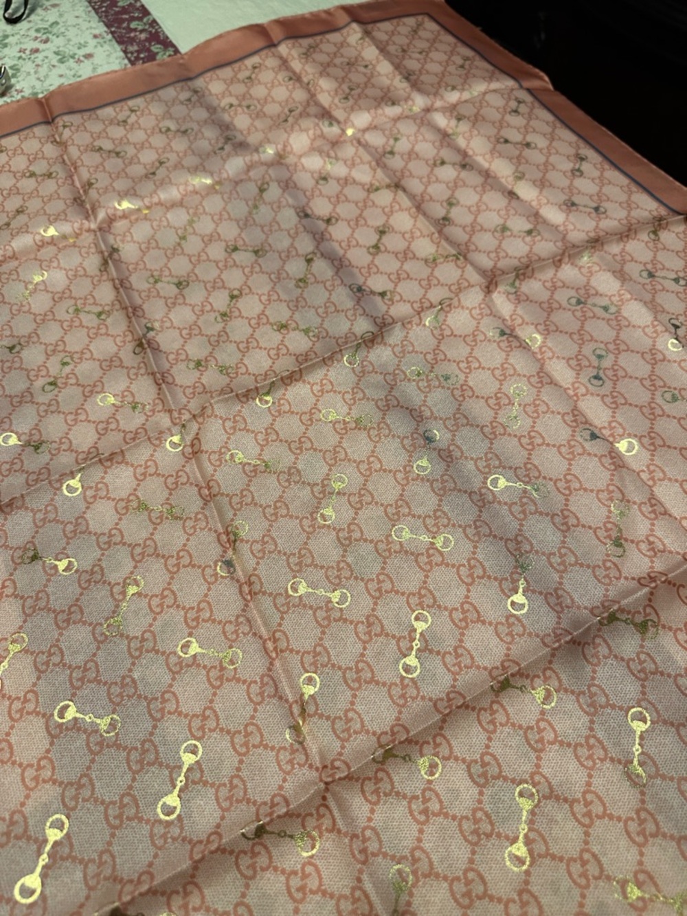 Gucci Pink and Gold Patterned Scarf brand new - Picture 7 of 9